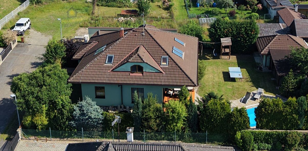 Prodej rodinného domu 220 m², pozemek 842 m² – fotografie 5