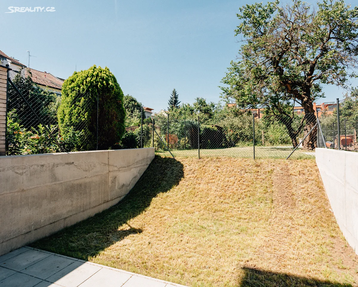 Prodej bytu 2+kk 39 m² – pohled 2