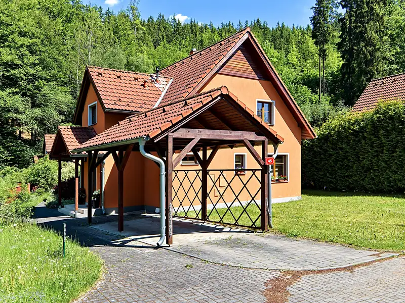Prodej rodinného domu 147 m², pozemek 440 m², Karlovy Vary – náhled fotky 1