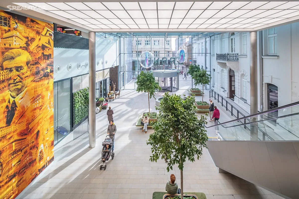 Pronájem obchodního prostoru 15 m², náměstí Republiky