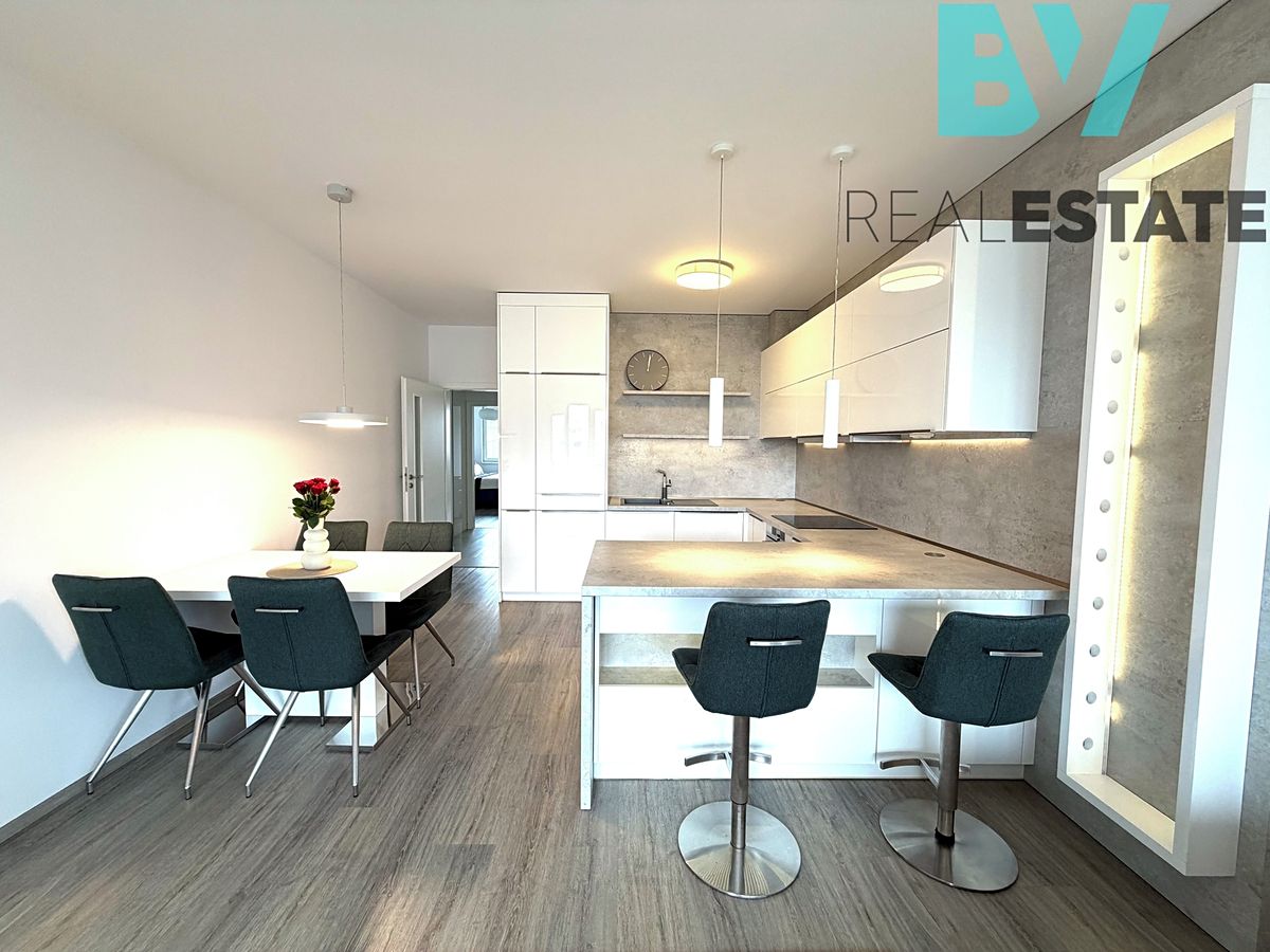Pronájem bytu 3+kk 74 m²