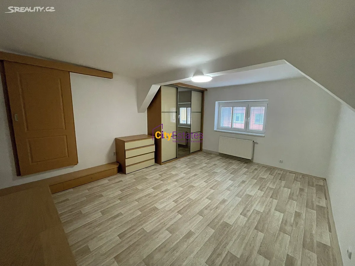 Pronájem bytu 2+1 57 m² – pohled 3