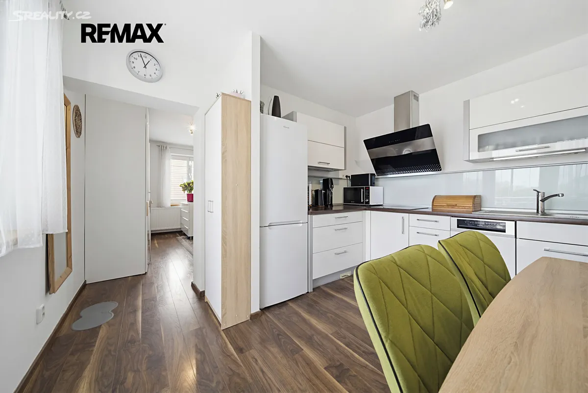 Prodej rodinného domu 220 m², pozemek 322 m² – pohled 6