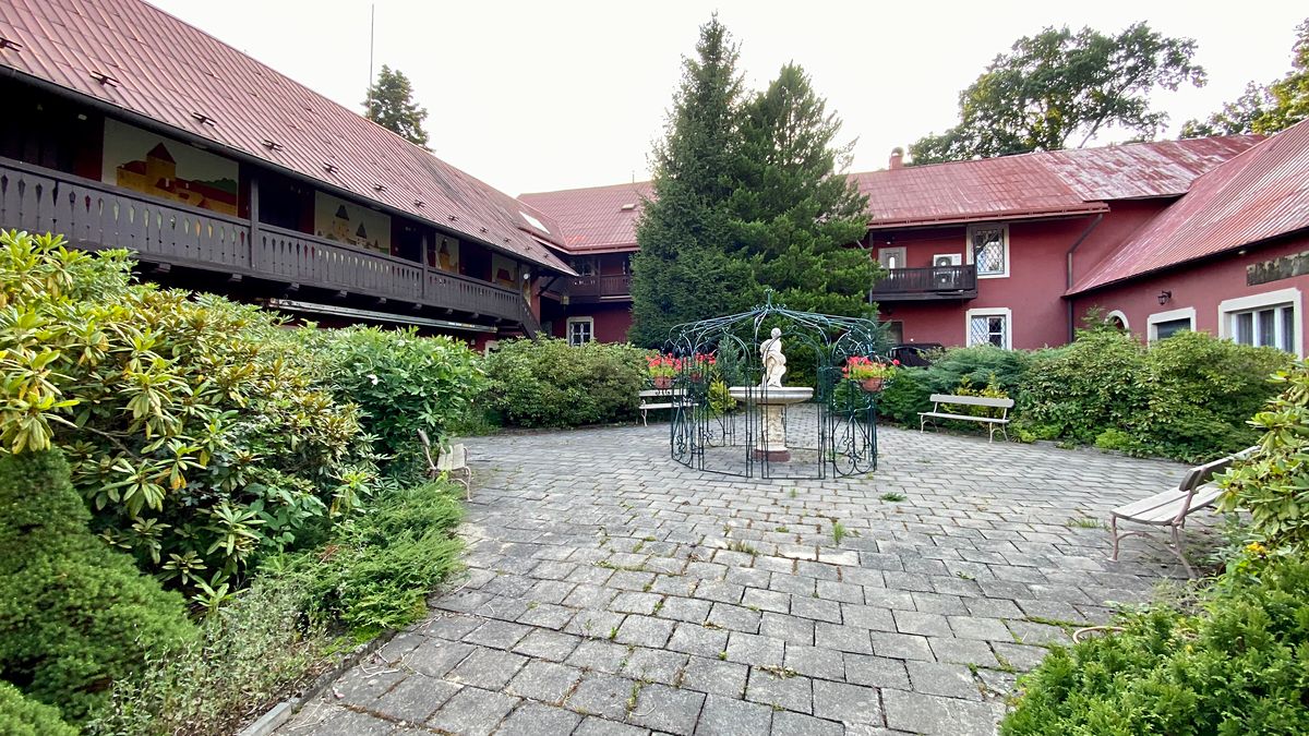 Prodej vícegeneračního domu 1100 m², pozemek 5457 m² – fotografie 4