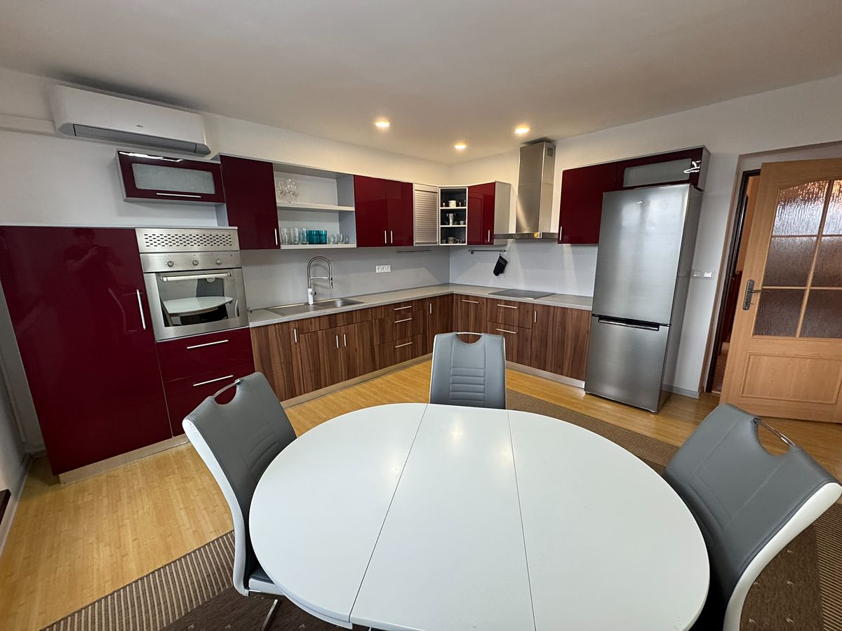 Prodej rodinného domu 285 m², pozemek 389 m² – fotografie 5