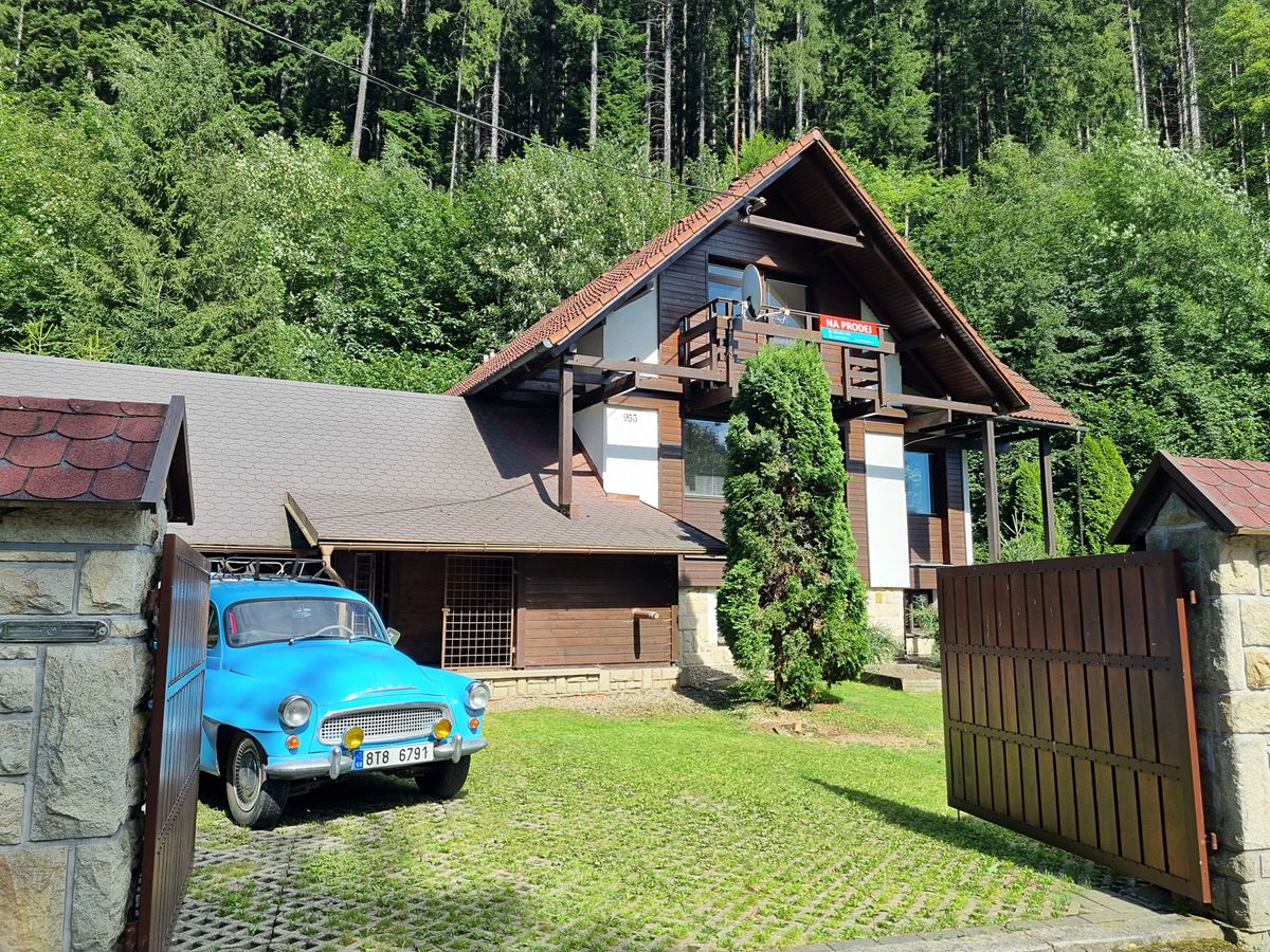 Prodej rodinného domu 190 m², pozemek 925 m²