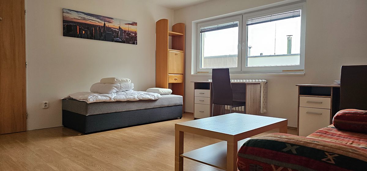 Pronájem bytu pokoje 90 m²