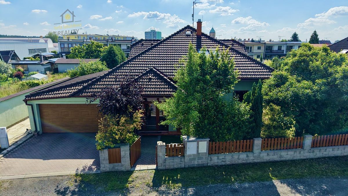 Prodej rodinného domu 220 m², pozemek 842 m² – fotografie 4