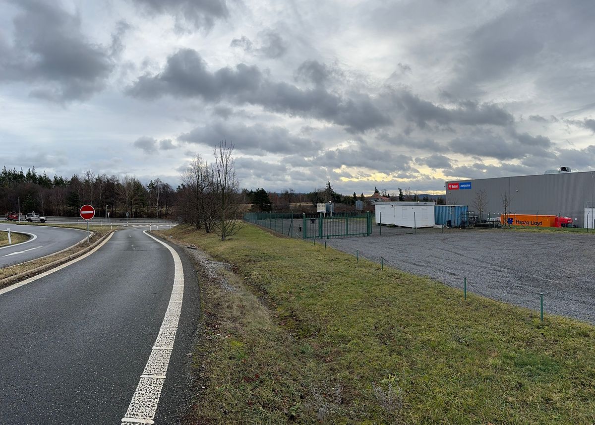 Pronájem obchodního prostoru 2100 m² – fotografie 2