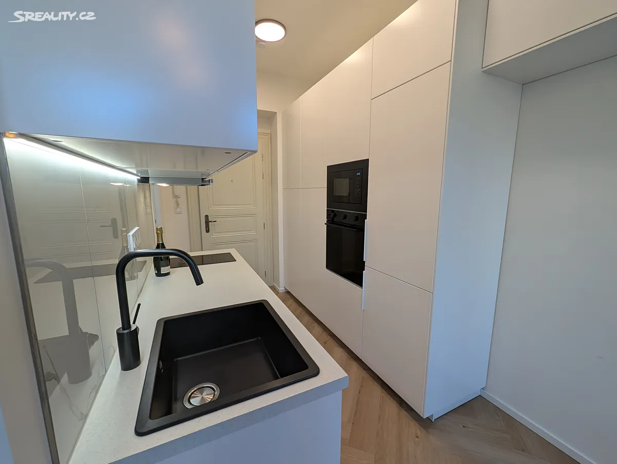 Pronájem bytu 1+kk 22 m² – pohled 2
