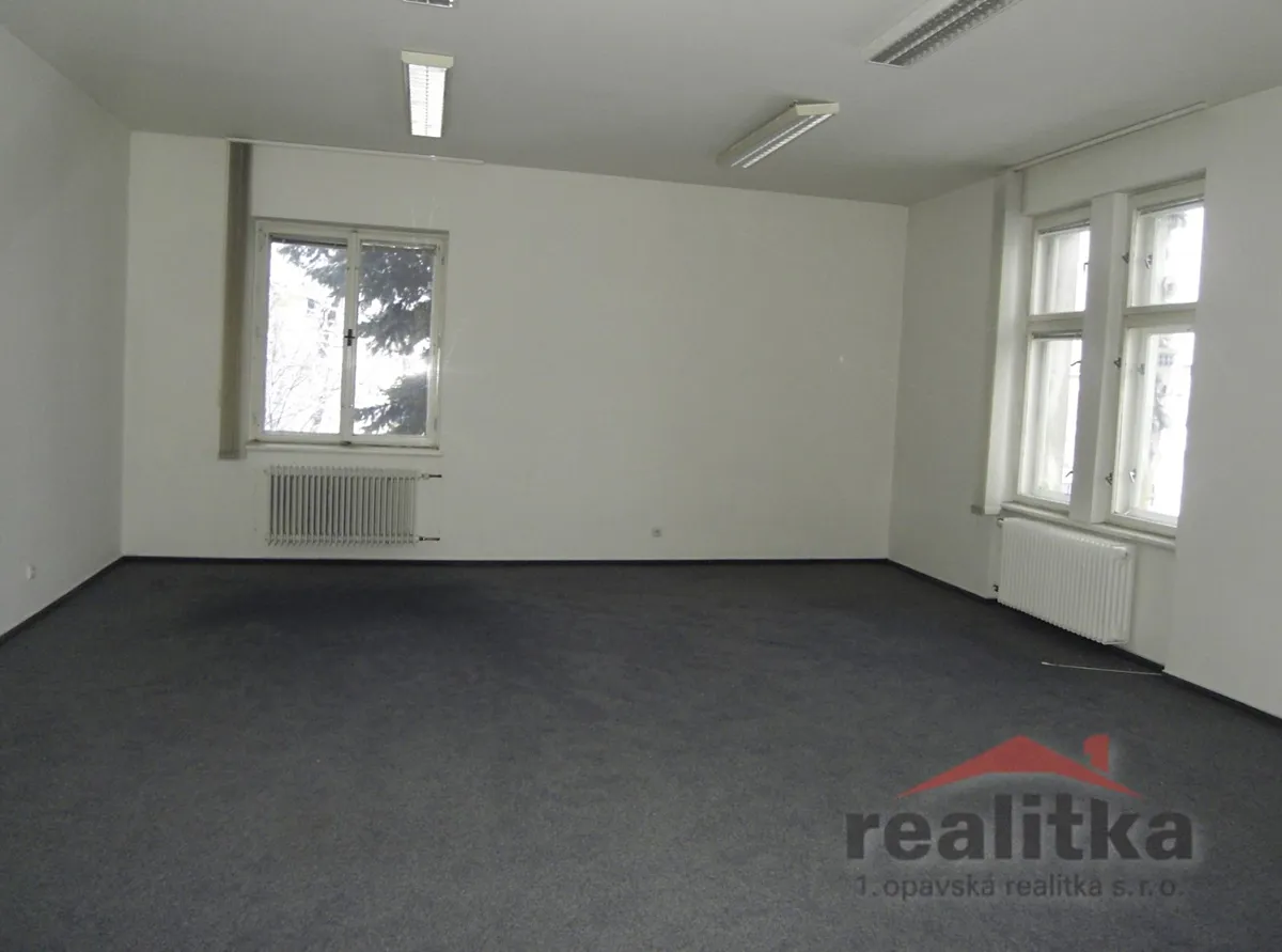 Pronájem kanceláře 220 m²