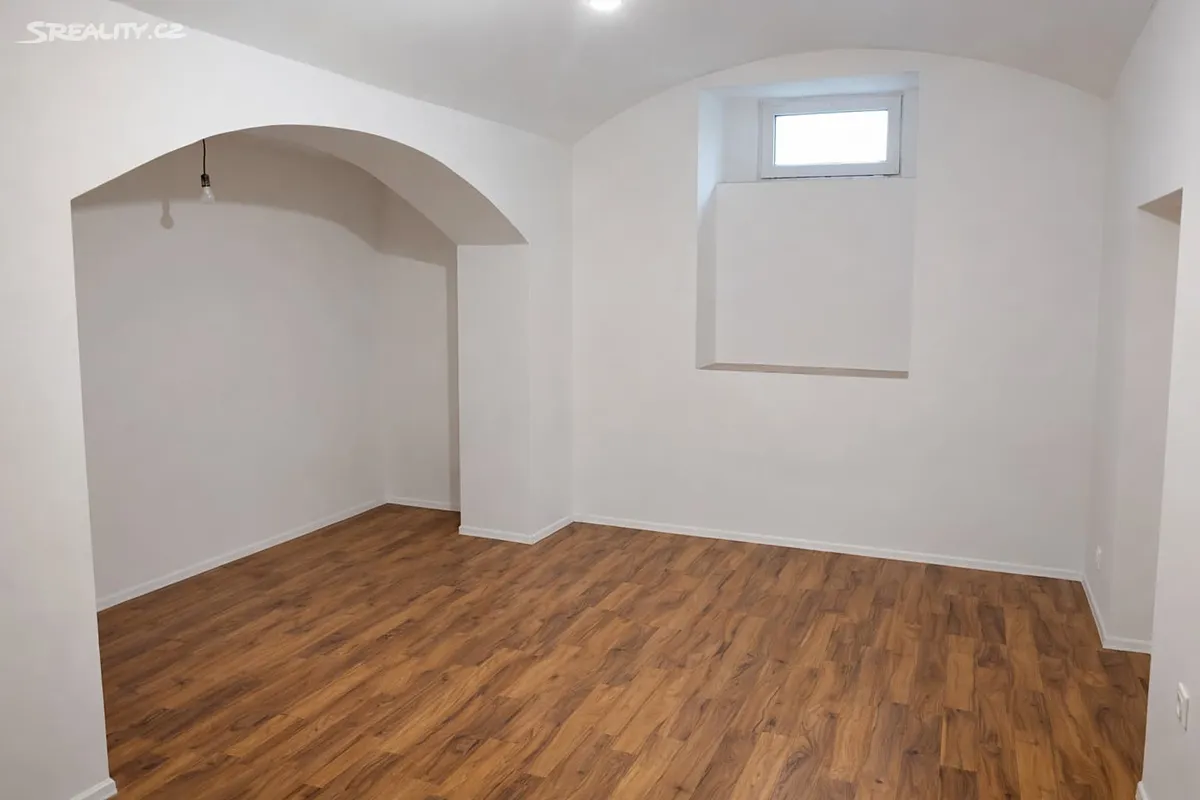 Pronájem obchodního prostoru 110 m² – pohled 2