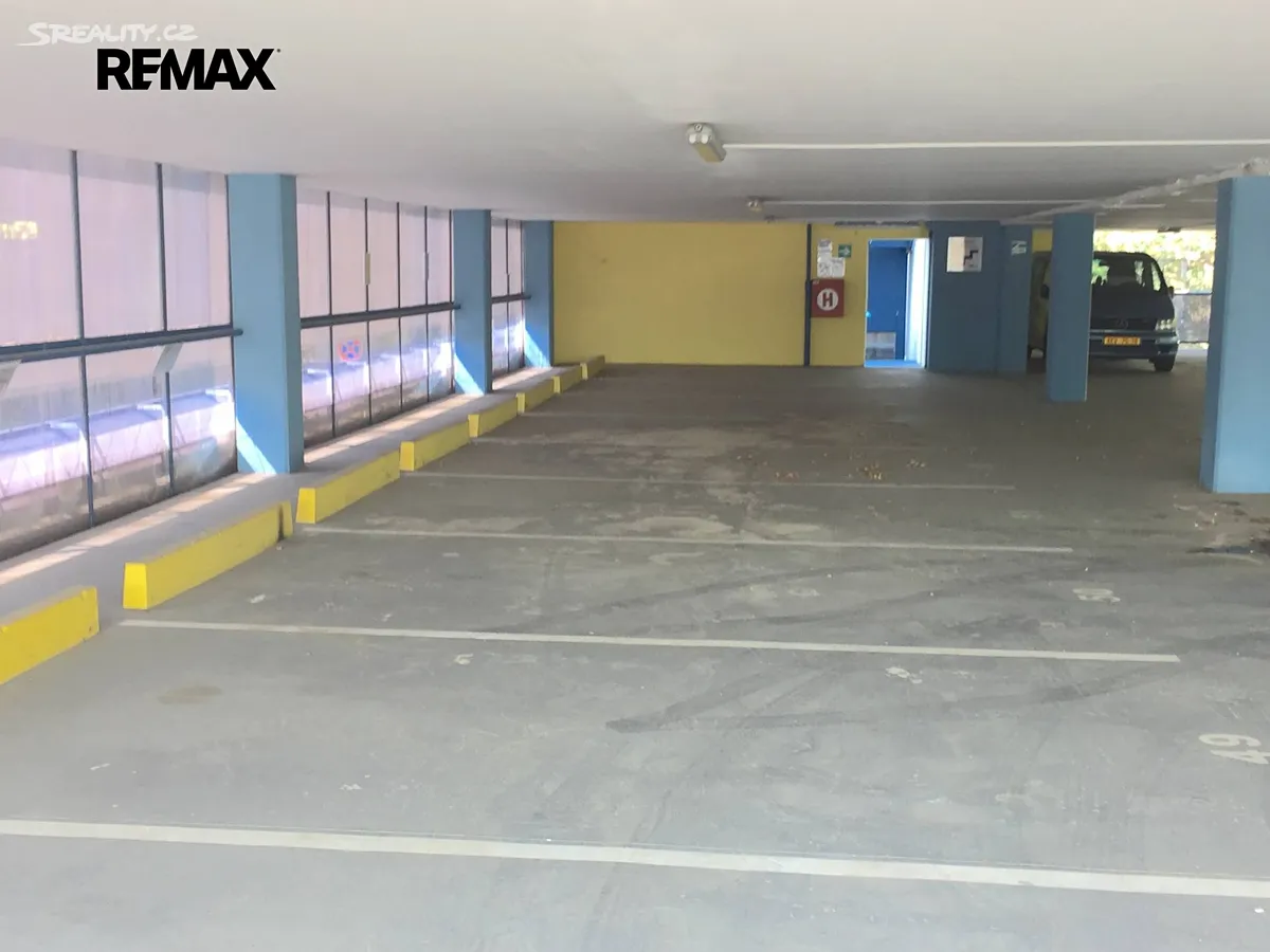 Pronájem garážového stání 15 m² – pohled 6