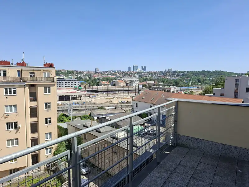 Pronájem bytu 1+kk 25 m², Praha – náhled fotky 1