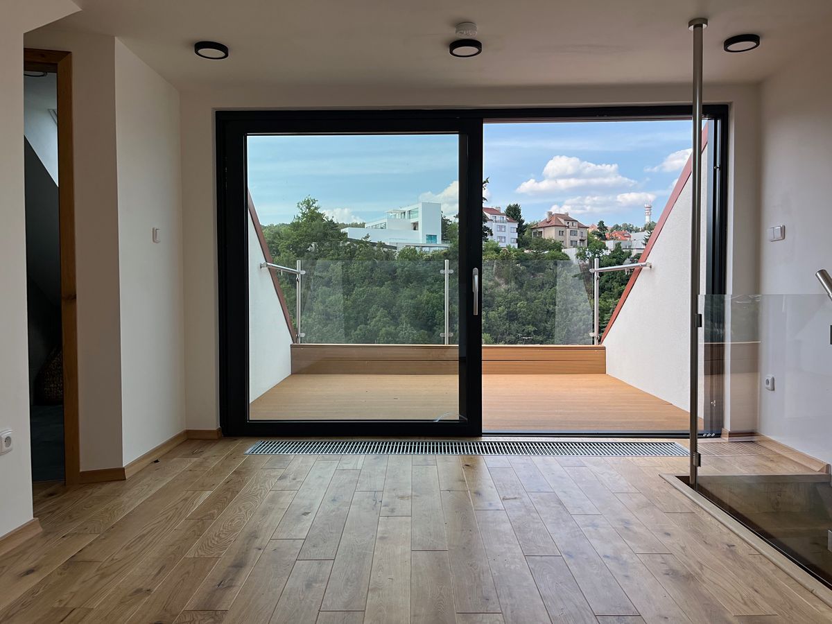 Pronájem bytu 4+kk 100 m²