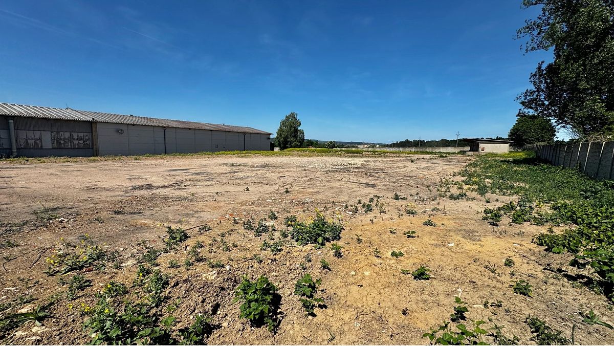 Prodej komerčního pozemku 15000 m² – fotografie 2