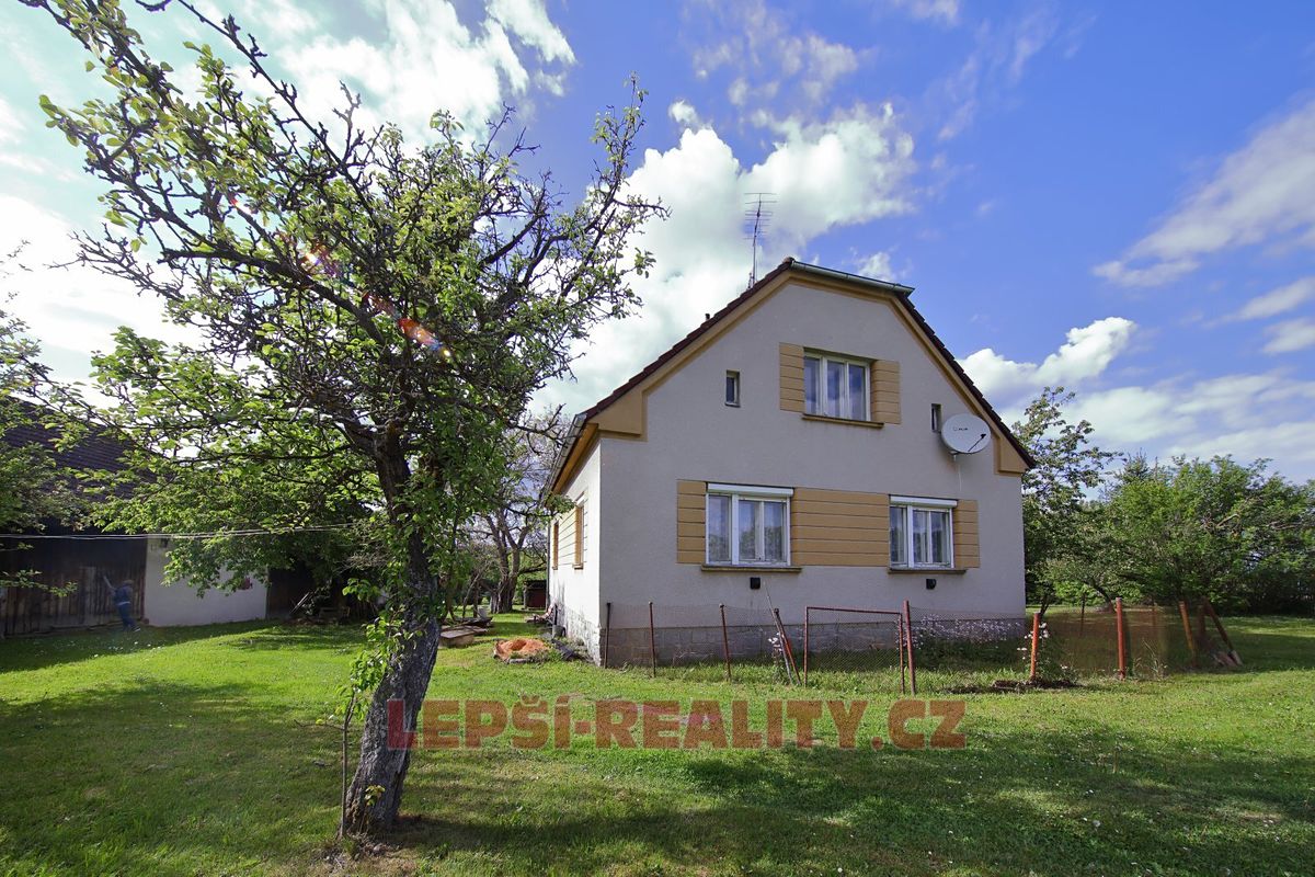 Prodej rodinného domu 180 m², pozemek 2167 m²