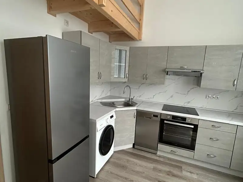 Pronájem bytu 1+kk 30 m², Teplice – náhled fotky 1