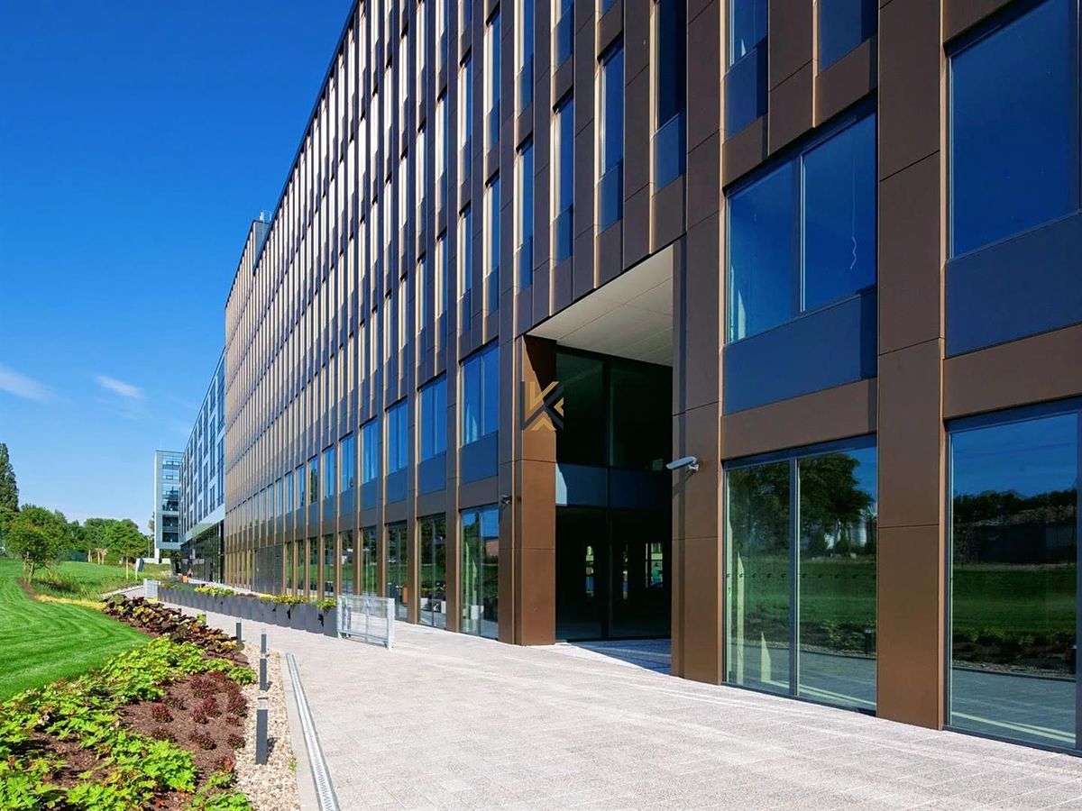 Pronájem kanceláře 342 m² – fotografie 2