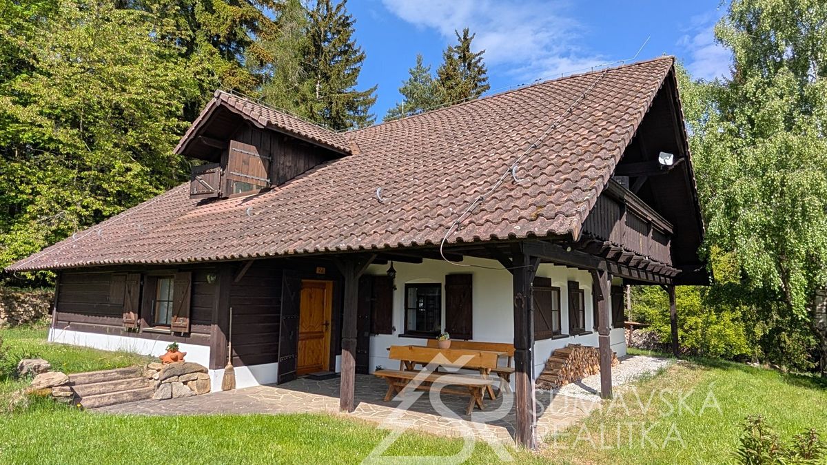 Prodej rodinného domu 202 m², pozemek 1924 m²