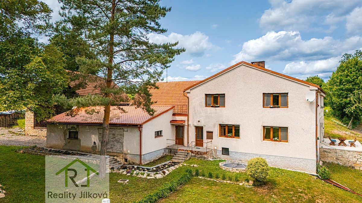 Prodej rodinného domu 300 m², pozemek 12289 m² – fotografie 2