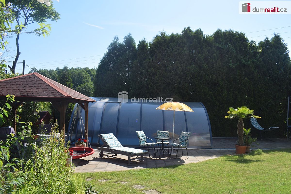 Prodej rodinného domu 250 m², pozemek 952 m² – fotografie 2