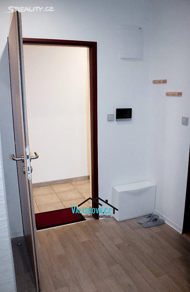 Pronájem bytu 1+kk 28 m² – pohled 6