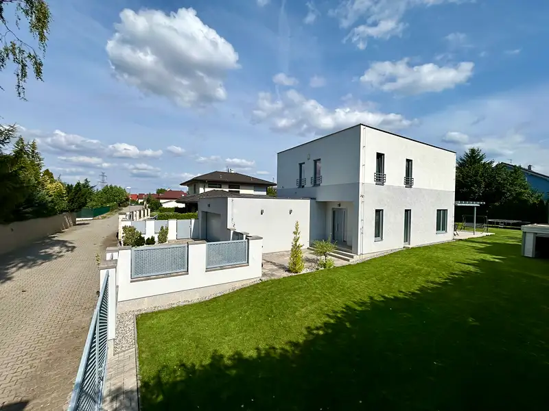 Prodej rodinného domu 217 m², pozemek 1004 m², Dolní Břežany – náhled fotky 1