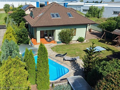 Prodej  rodinného domu 220 m², pozemek 842 m²