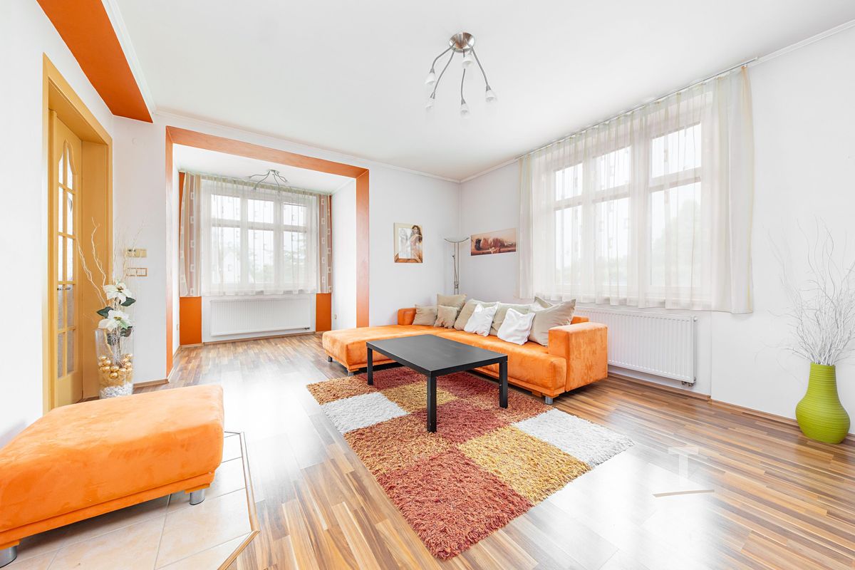 Prodej rodinného domu 245 m², pozemek 1569 m² – fotografie 3