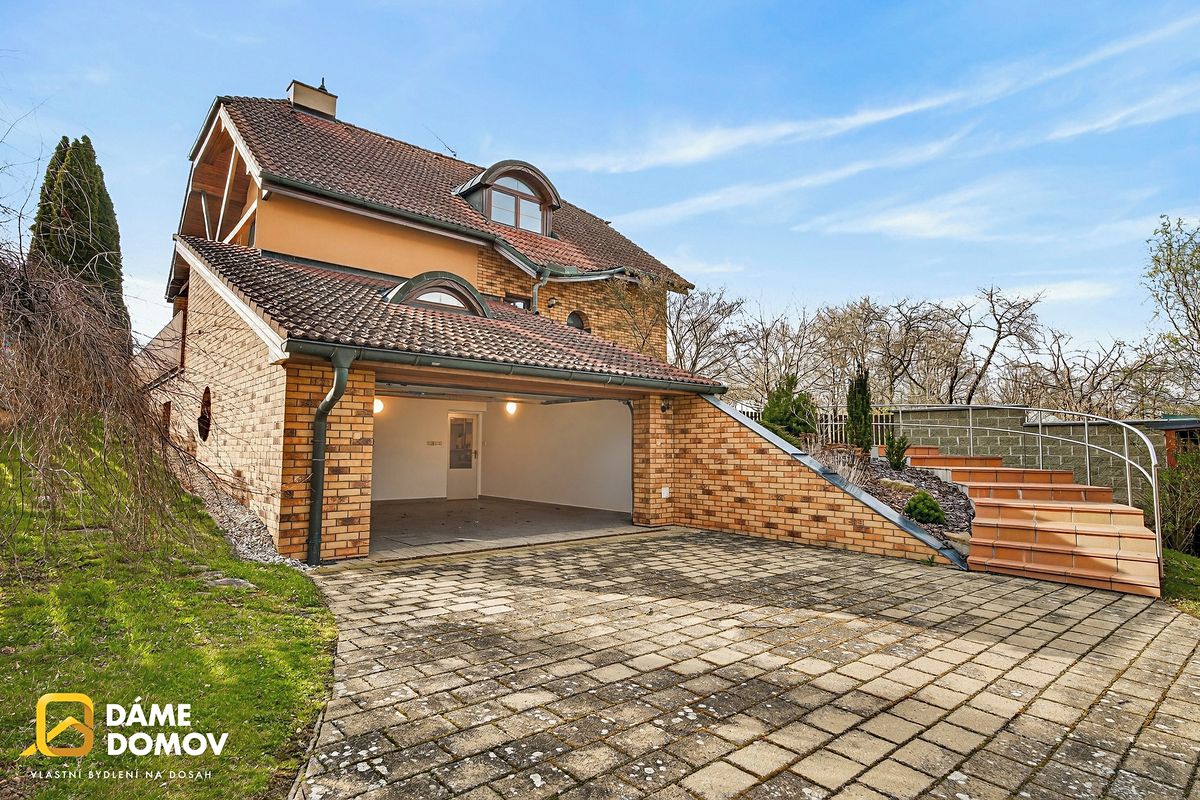 Prodej rodinného domu 250 m², pozemek 560 m²