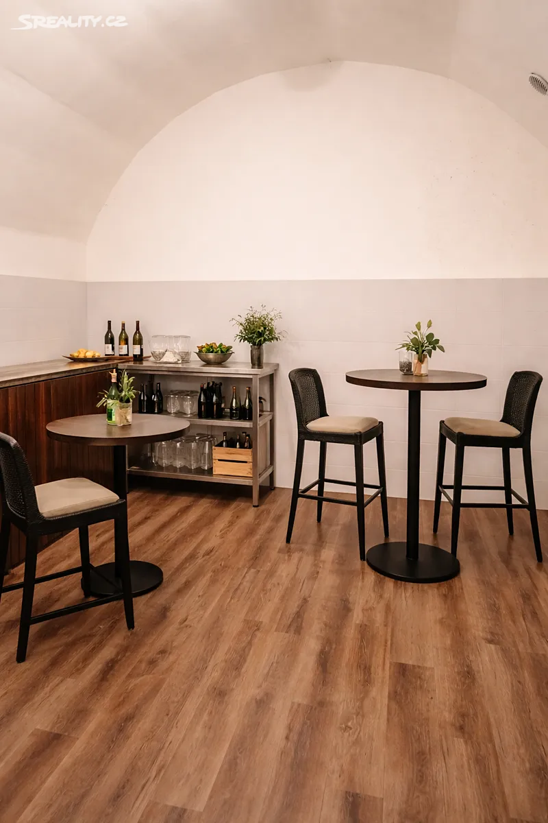 Pronájem obchodního prostoru 42 m² – pohled 4