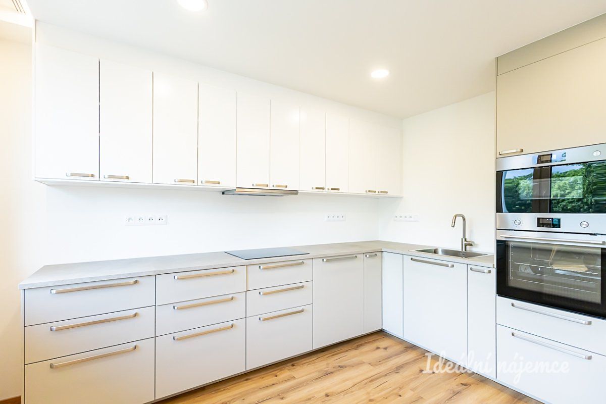 Pronájem bytu 3+kk 85 m²