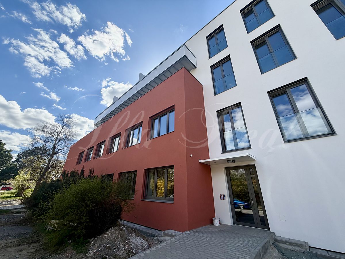 Pronájem bytu 1+kk 32 m²
