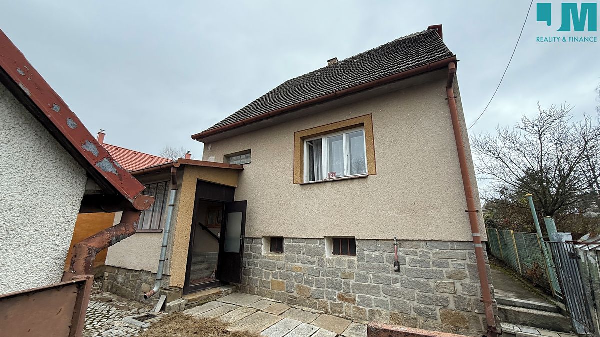 Prodej rodinného domu 180 m², pozemek 943 m² – fotografie 2