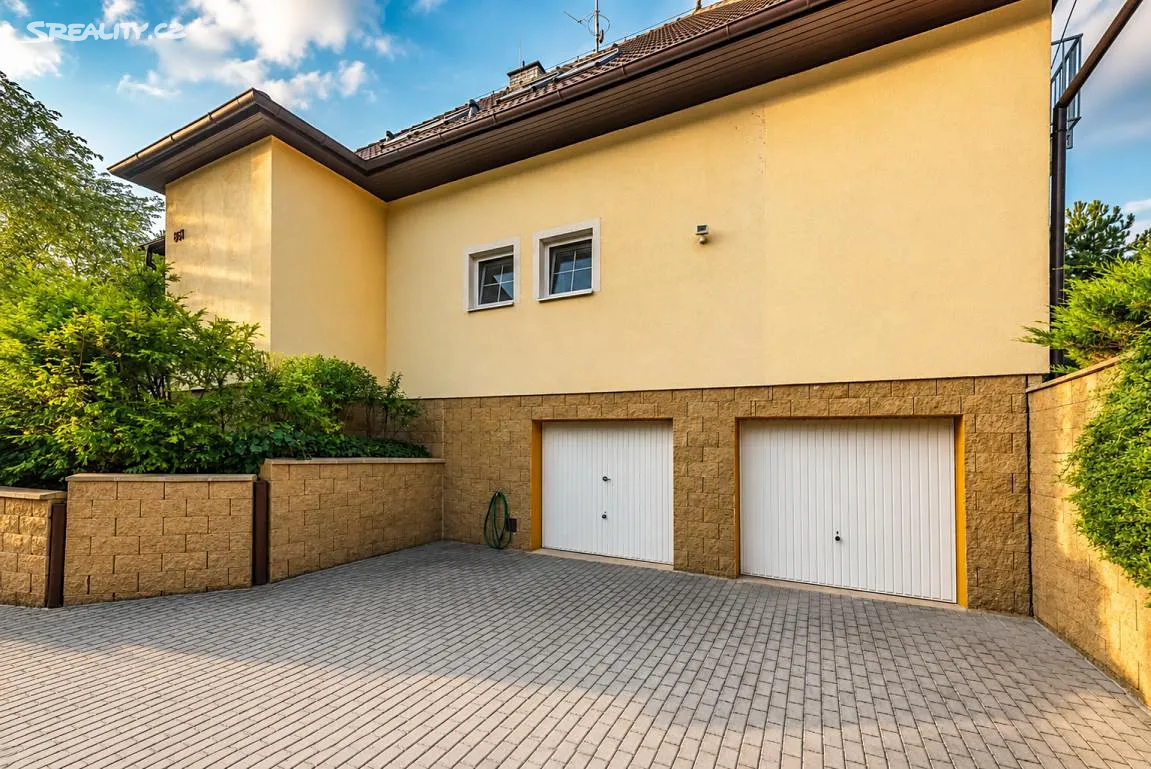 Pronájem rodinného domu 251 m², pozemek 1177 m² – další