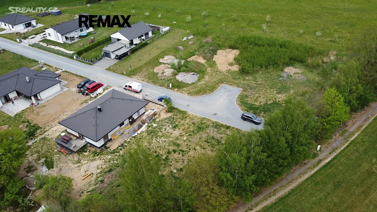 Prodej stavebního pozemku 1052 m² – pohled 3
