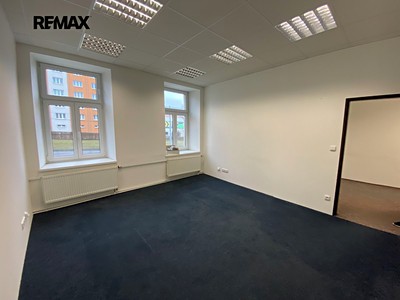 Pronájem kanceláře 222 m²