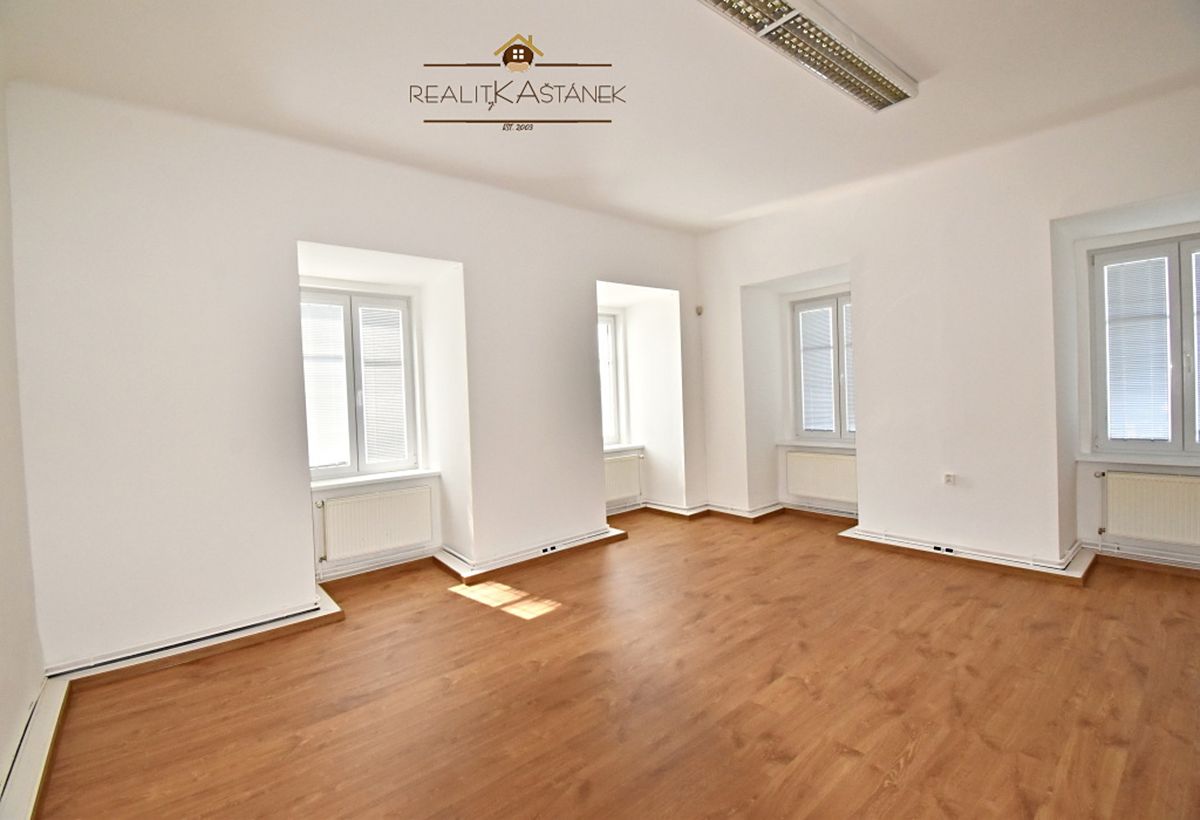 Pronájem kanceláře 111 m² – fotografie 2