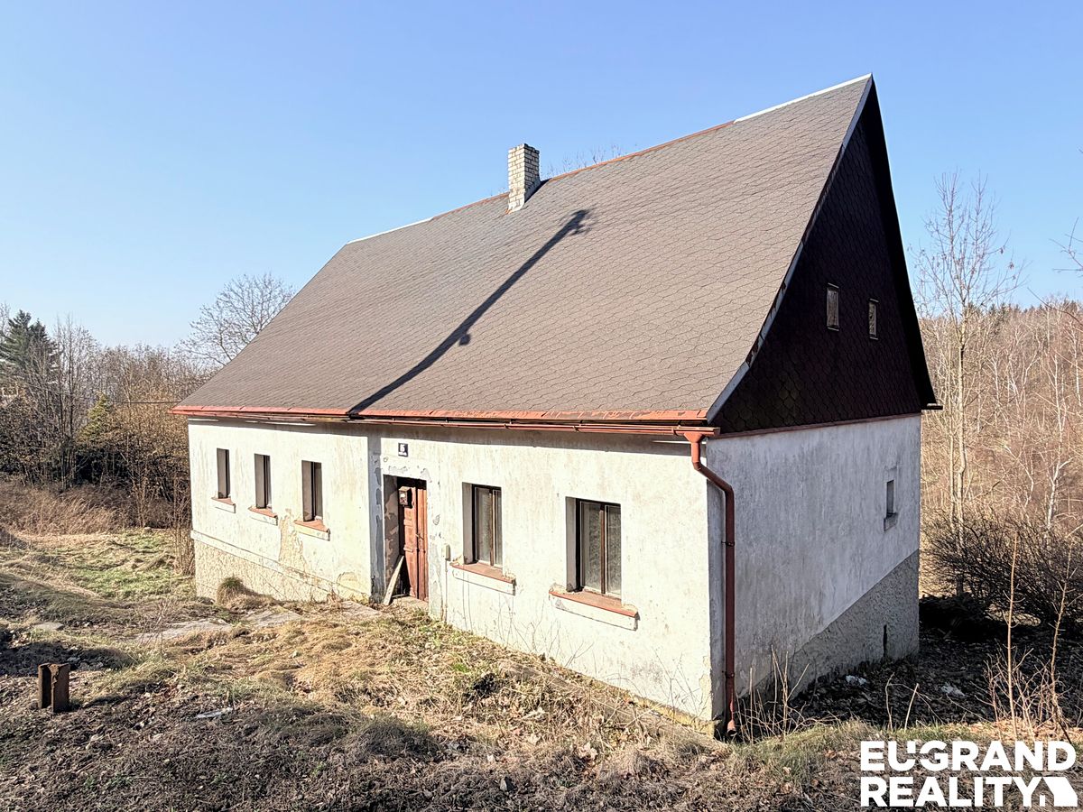Prodej rodinného domu 198 m², pozemek 923 m² – fotografie 2
