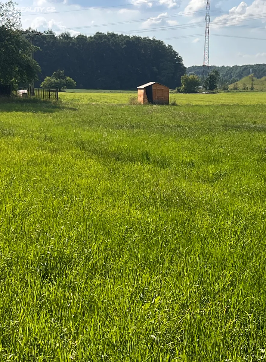 Prodej stavebního pozemku 1044 m², Dobrá