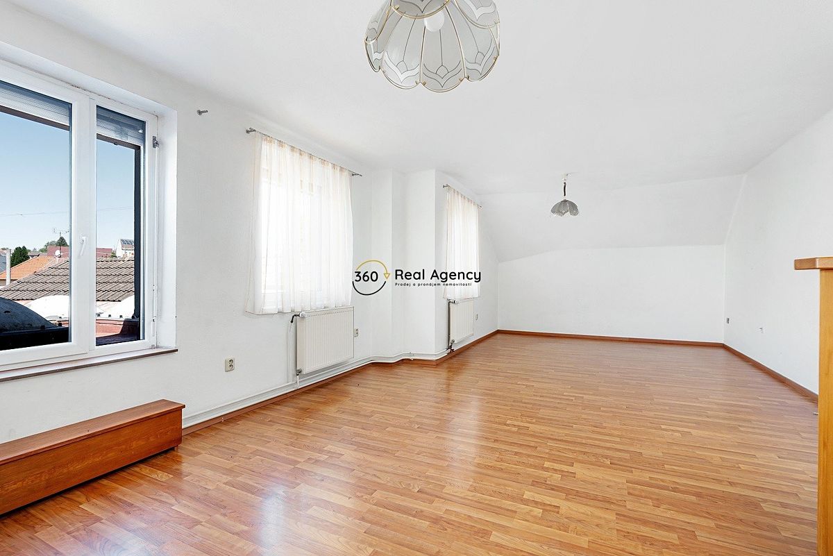 Prodej rodinného domu 390 m², pozemek 295 m² – fotografie 3