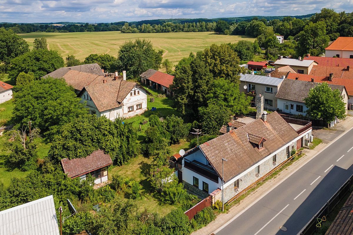 Prodej rodinného domu 206 m², pozemek 675 m² – fotografie 3