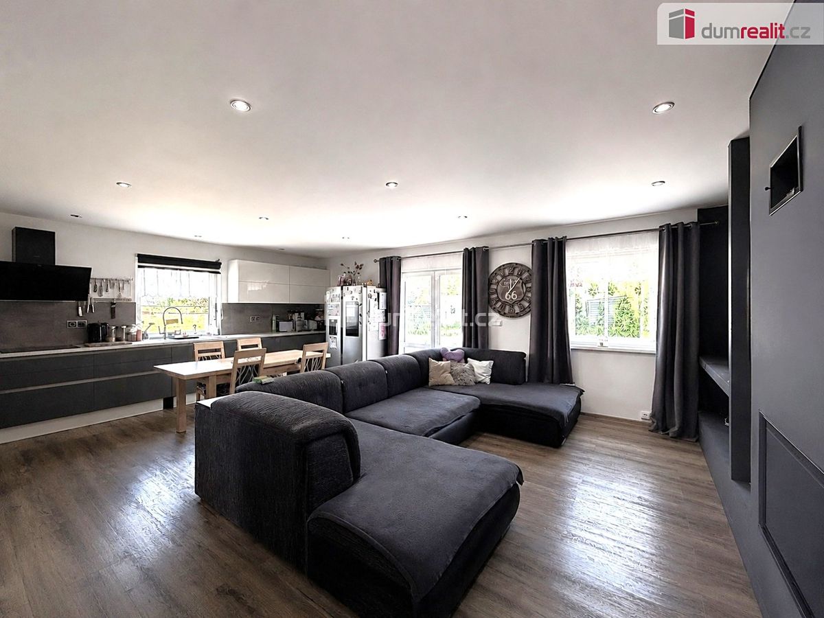 Prodej rodinného domu 135 m², pozemek 1037 m² – fotografie 3