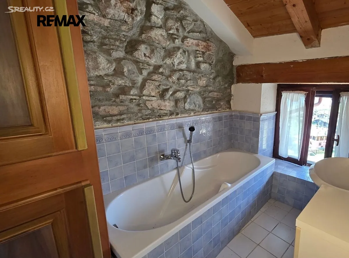 Prodej vily 300 m², pozemek 2500 m² - Vista 5