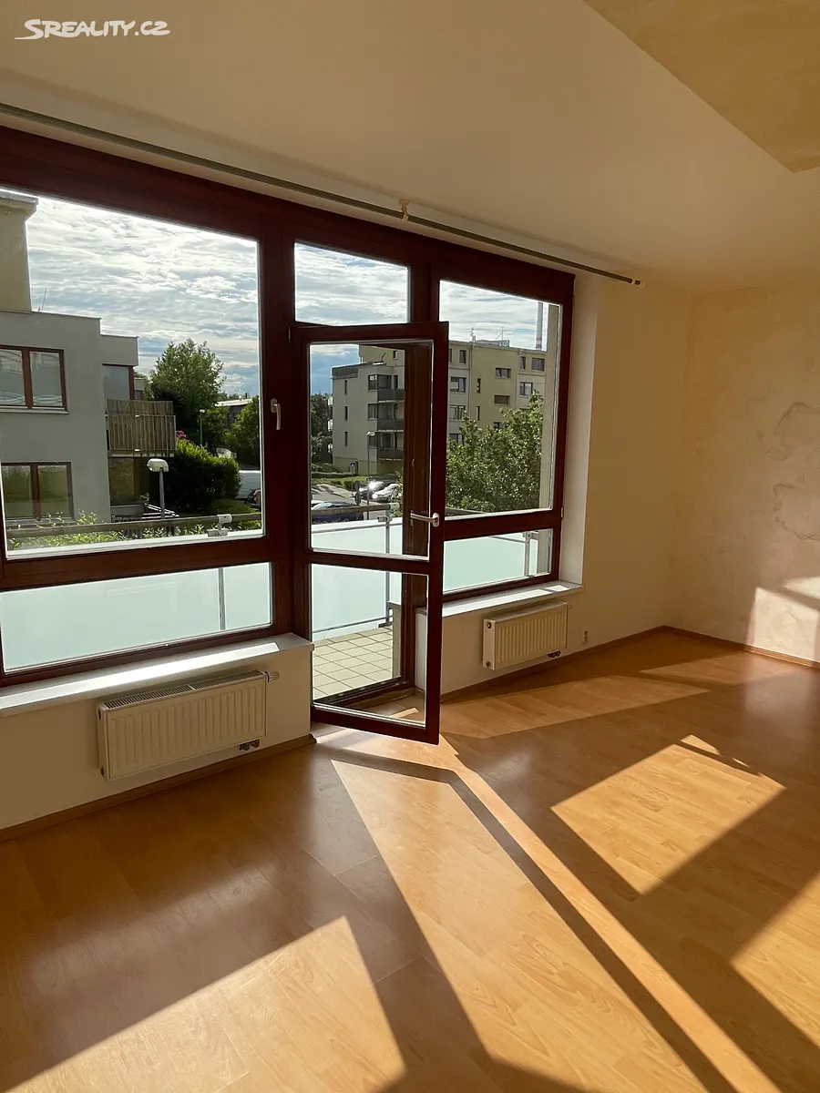 Pronájem bytu 1+kk 42 m² – pohled 2