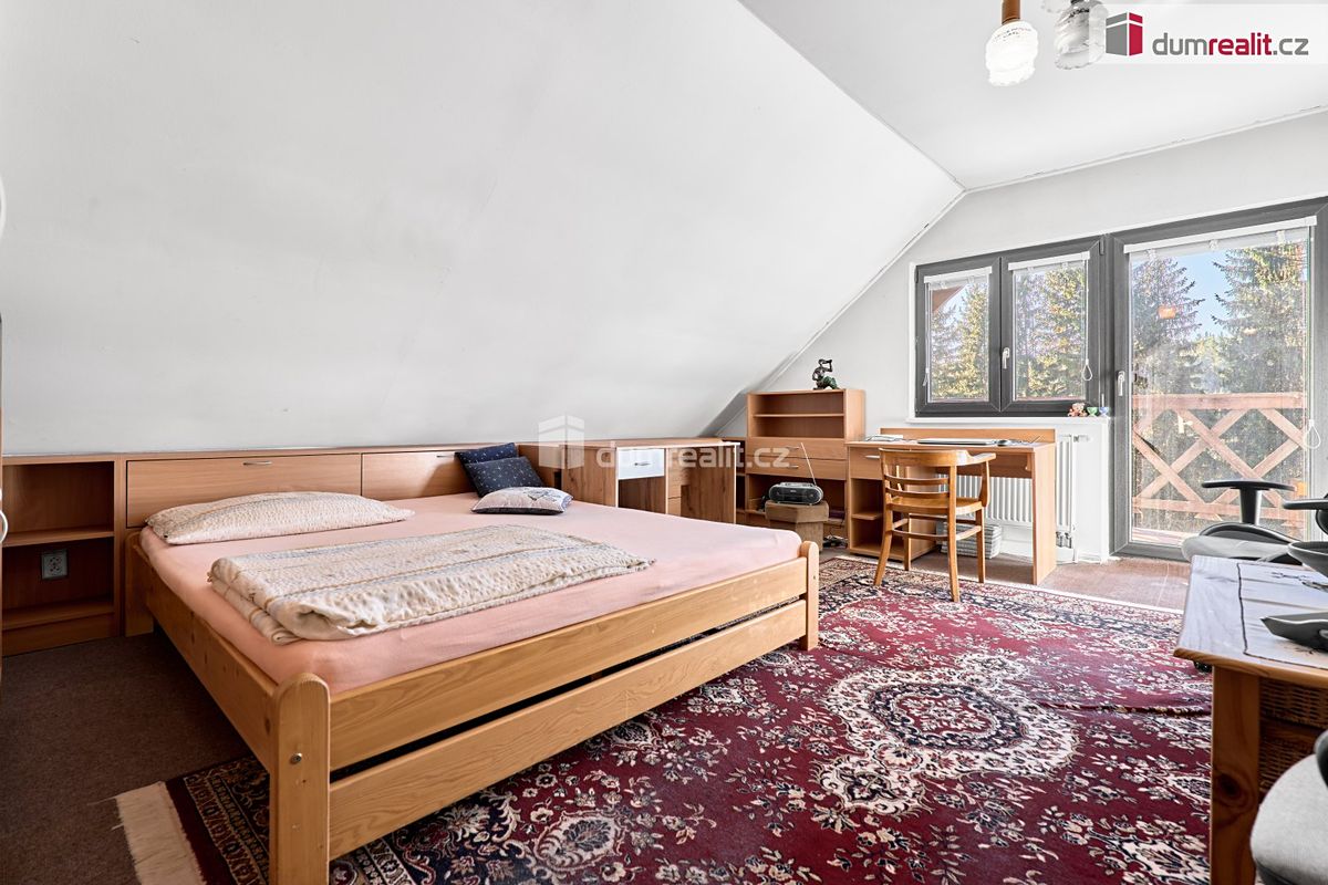 Prodej rodinného domu 250 m², pozemek 1520 m² – fotografie 5