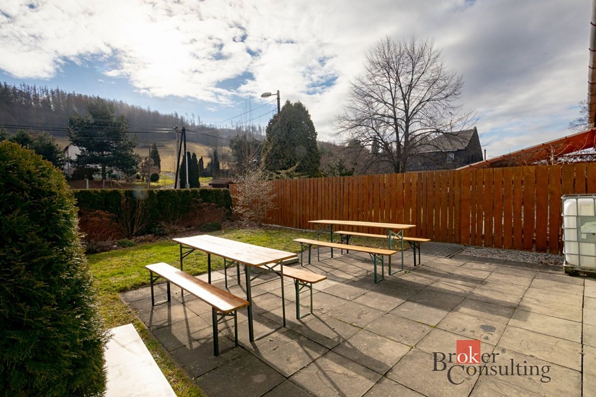 Prodej rodinného domu 268 m², pozemek 1316 m² – fotografie 3