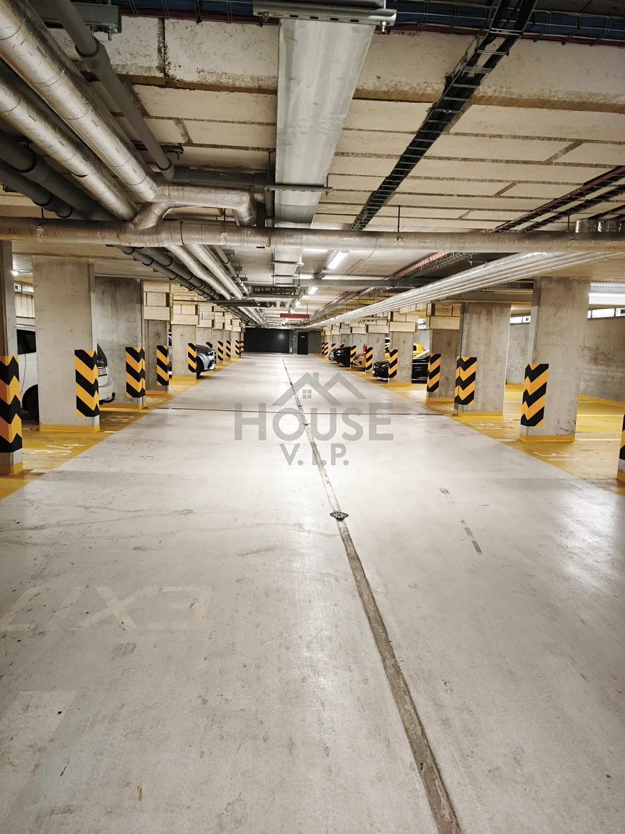 Pronájem garážového stání 12 m²
