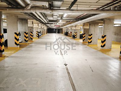 Pronájem garážového stání 12 m²